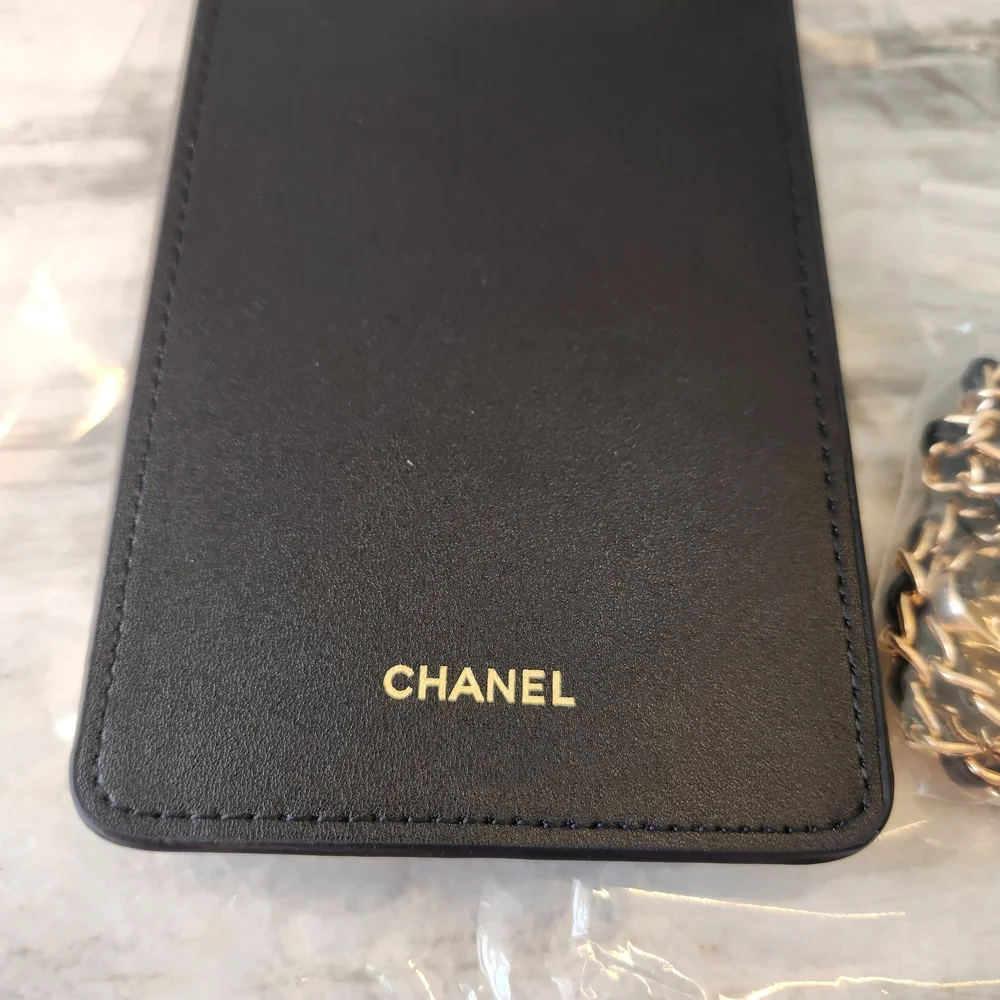 New Black Coco Crush Phone & Card Case with Gold Chain (GWP) Chanel - Picture 4 of 4